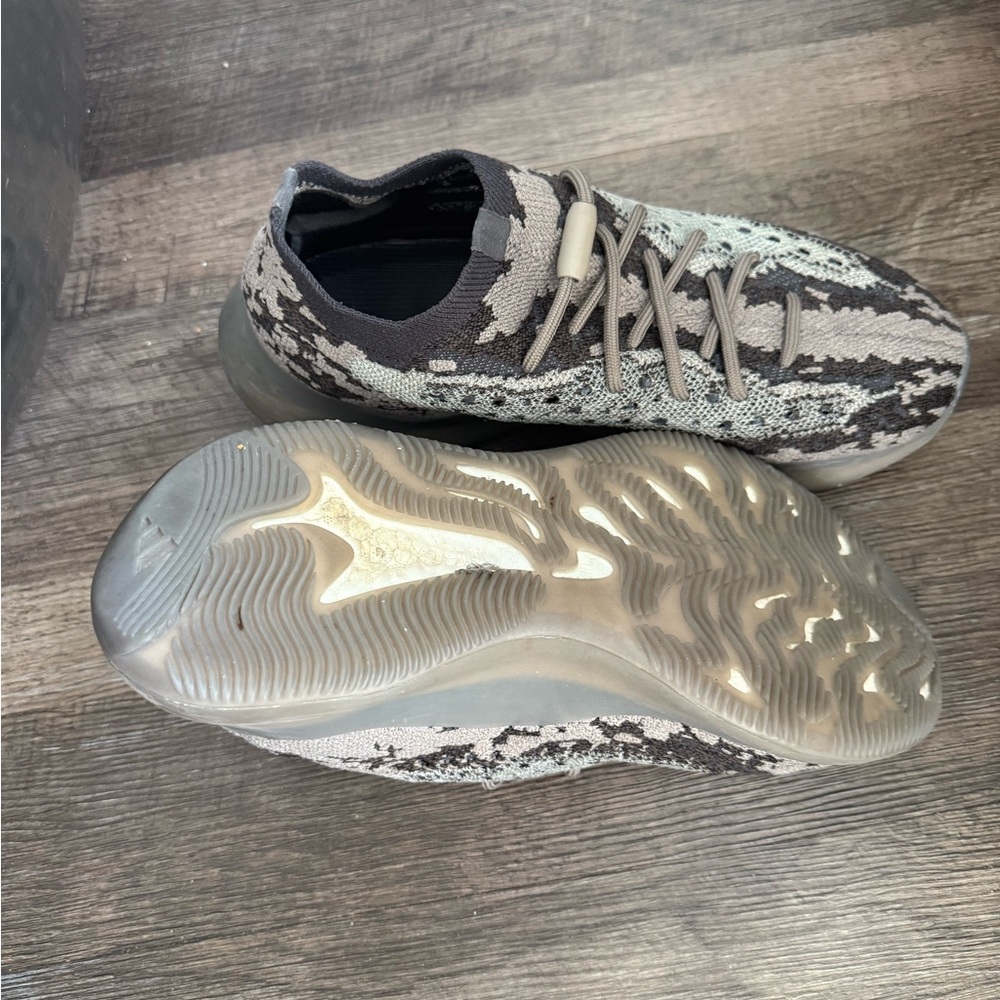 Yeezy Boost 380 - Picture 4 of 5